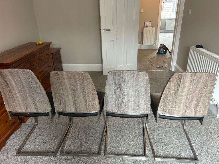 Set of 4 Modern Dining Chairs - Wood & Metal Design
