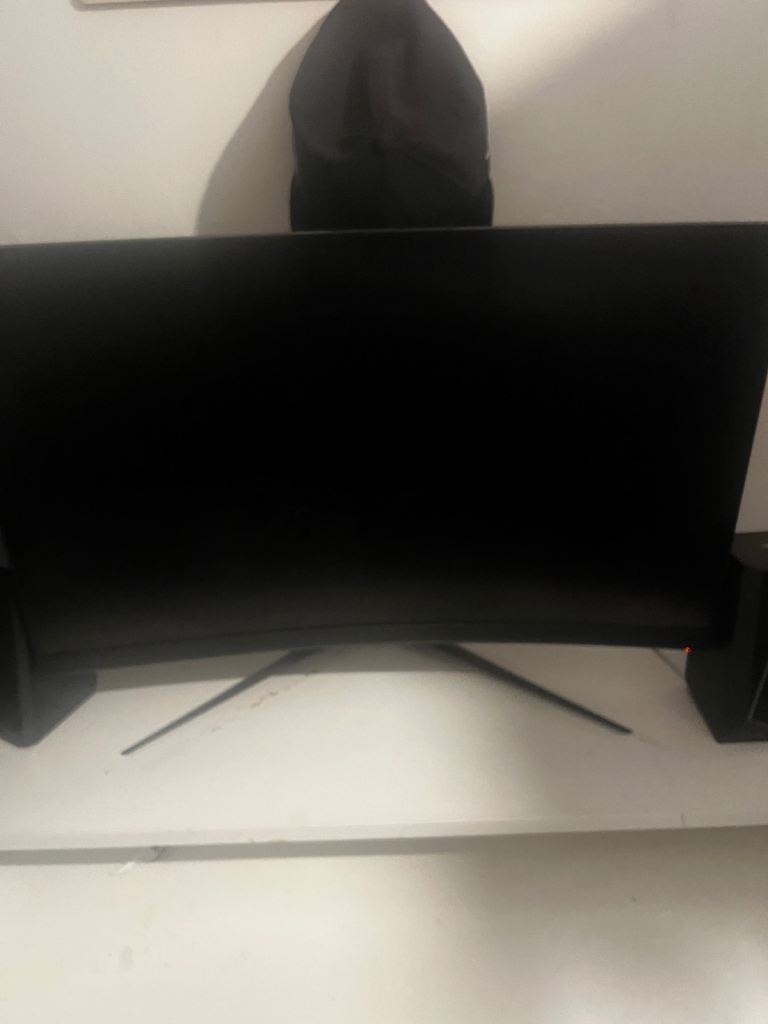 Msi gaming monitor 240hz included with speakers and desk 