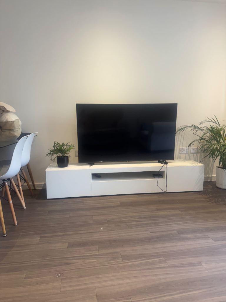 White Modern TV Unit Stand – Good Condition