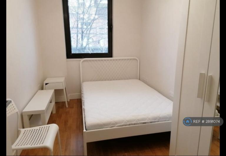 1 bedroom in Old Inn House, Sutton, SM1 (#2891074)