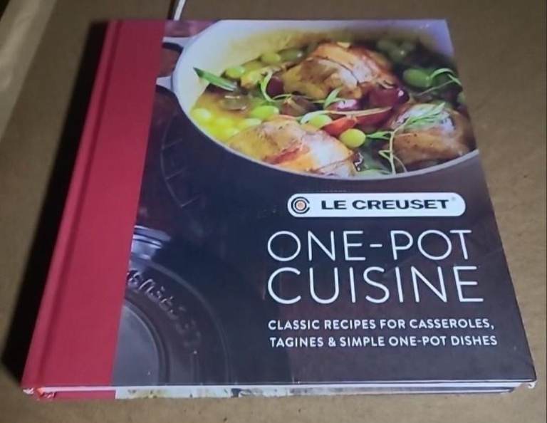 Le Creuset One-pot Cuisine: Classic Recipes for Casseroles, Tagines & Simple One aa