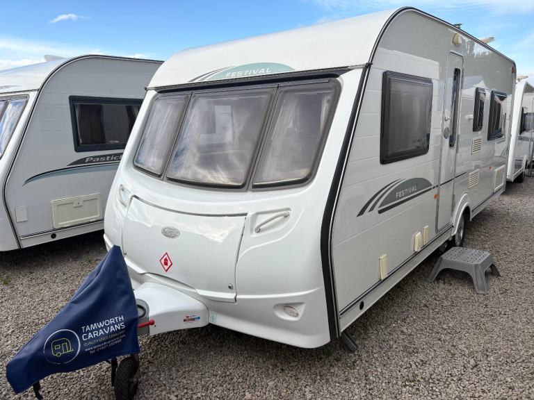 COACHMAN FESTIVAL 535 - FIXED BED CARAVAN WITH END WASHROOM AND MOTORMOVER