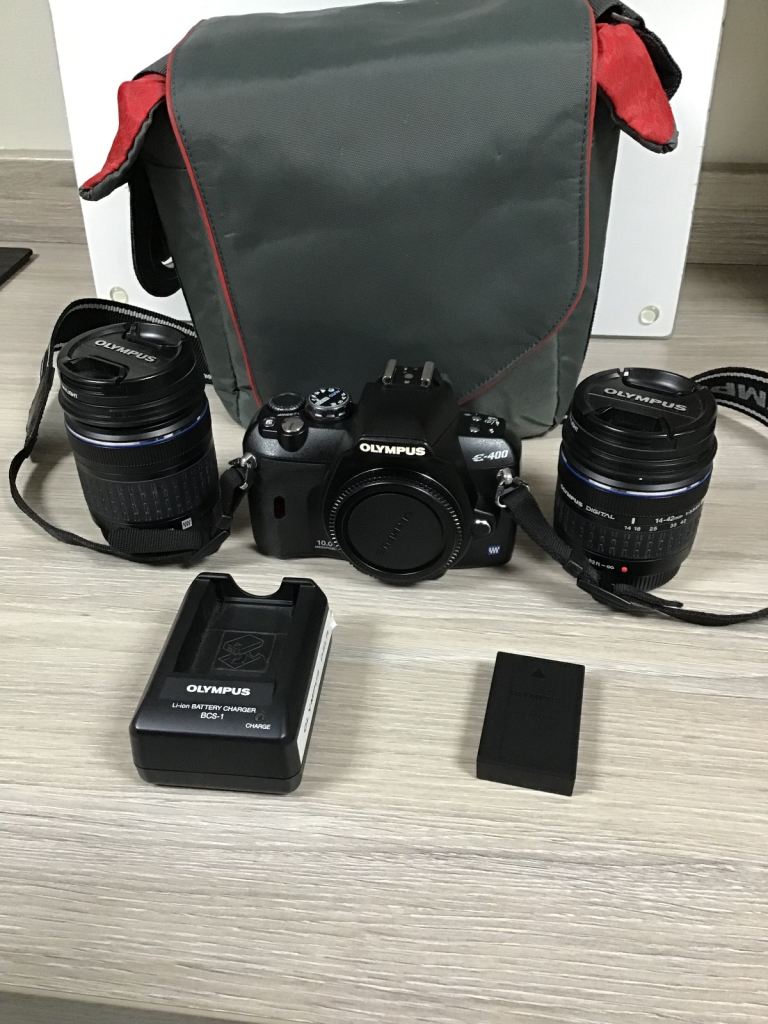 Olympus E-400 Double Zoom Kit DSLR Camera – Excellent Condition