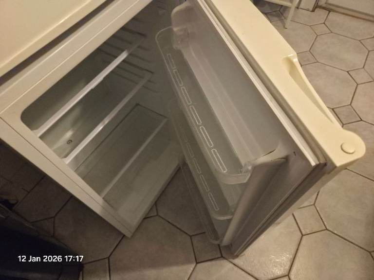 Igenix IG3961 Under Counter Fridge