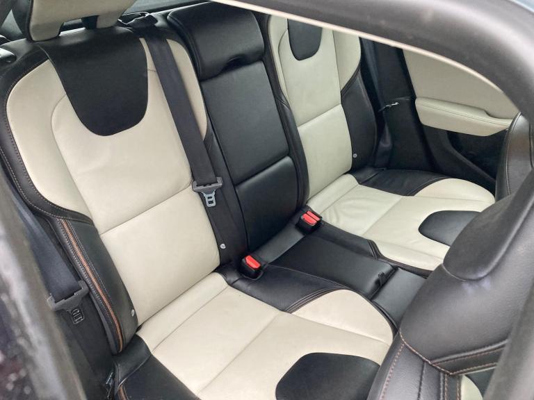 2015 Volvo V40 D2 [120] Cross Country Lux 5dr Geartronic HATCHBACK DIESEL Automatic