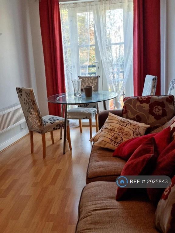 2 bedroom flat in Charles Haller Street, London, SW2 (2 bed) (#2925843)