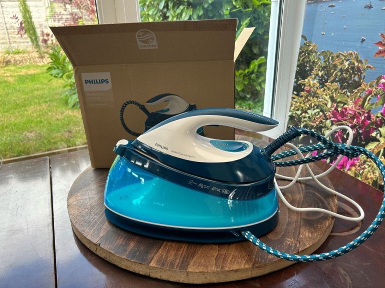 Phillips PerfectCare Compact Steam generator iron 