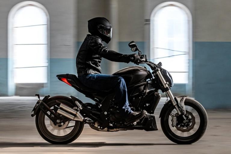 Benelli 502 C Cruiser Custom Motorcycle 500cc A2 Low Seat Like Ducati Diavel