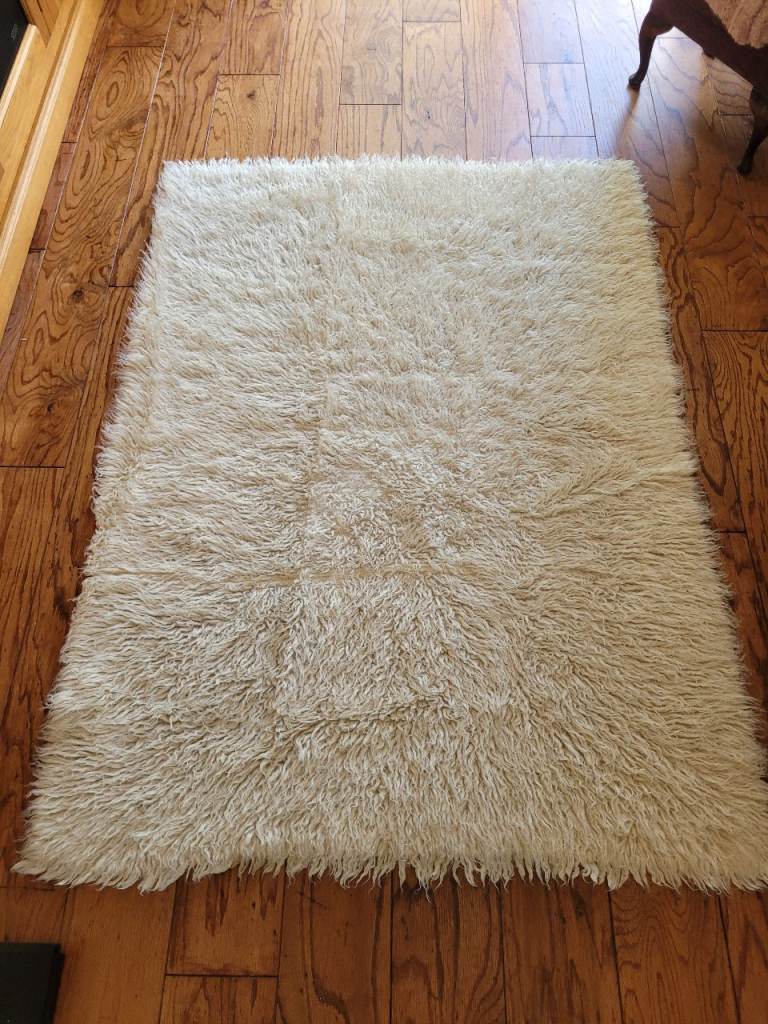 Sheepskin Rug in good condition 178cm x 128cm