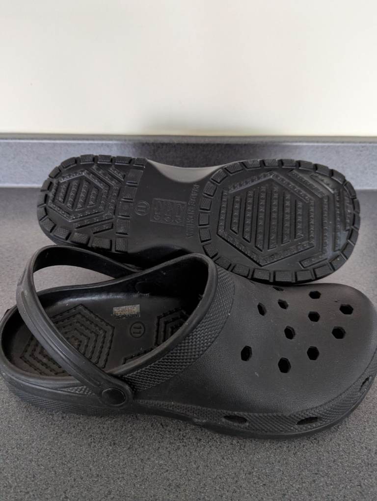 Men's size 11 slip ons 