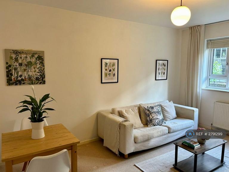 1 bedroom flat in Pattison House, London, SE1 (1 bed) (#2791299)