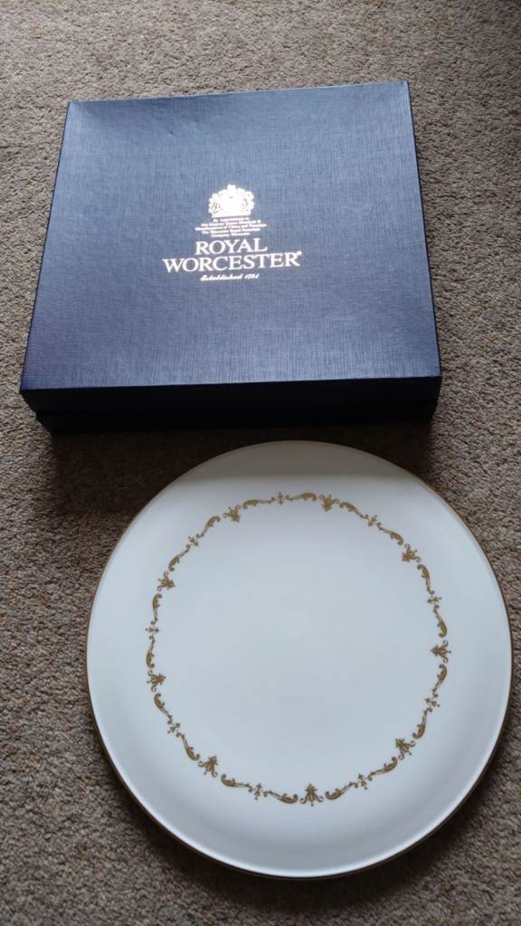 Gold Chantilly 11" Bone China Cake Plate.