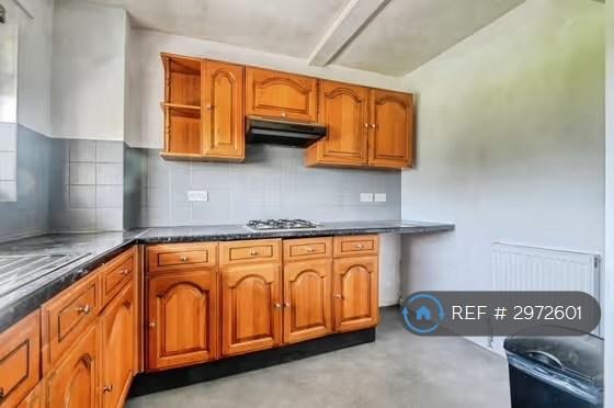 3 bedroom flat in Fir Tree Grove, Sutton Coldfield, B73 (3 bed) (#2972601)