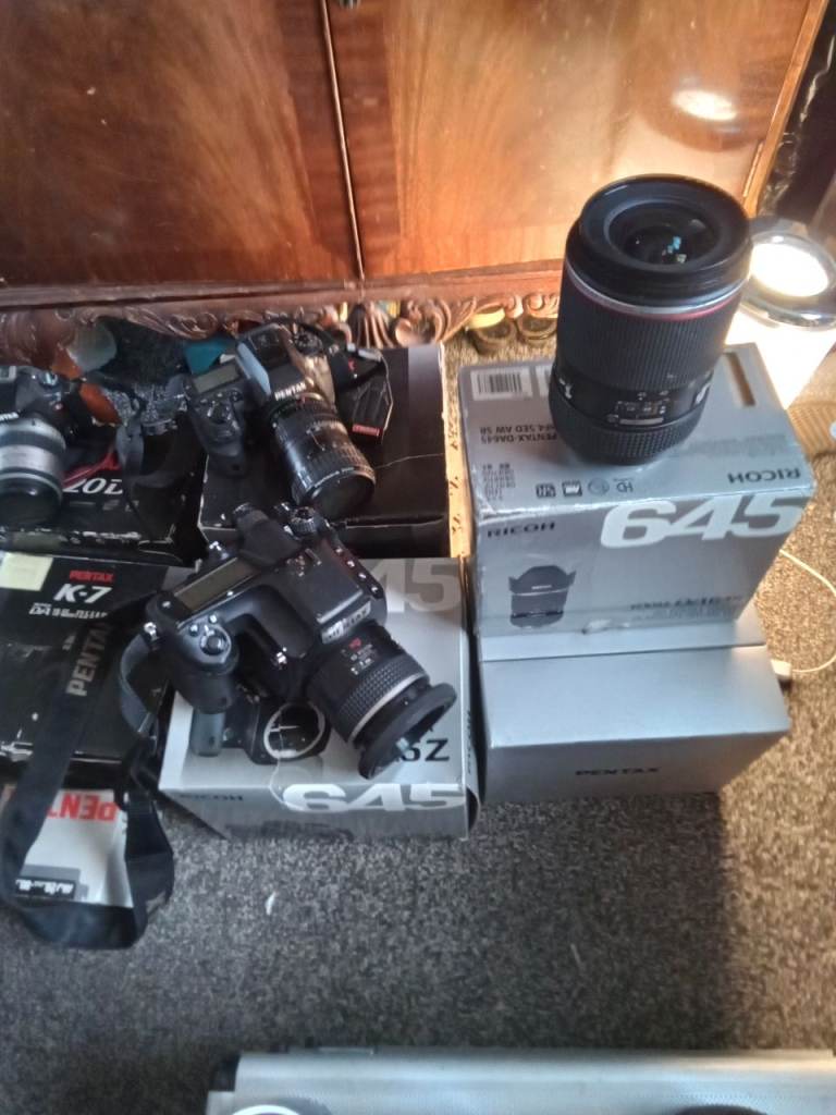 Pentax 645z medium format digital camera 50 megapixil 