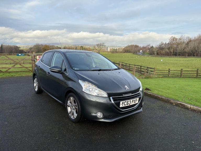 2014 Peugeot 208 1.2 VTi Allure Euro 5 5dr HATCHBACK Petrol Manual