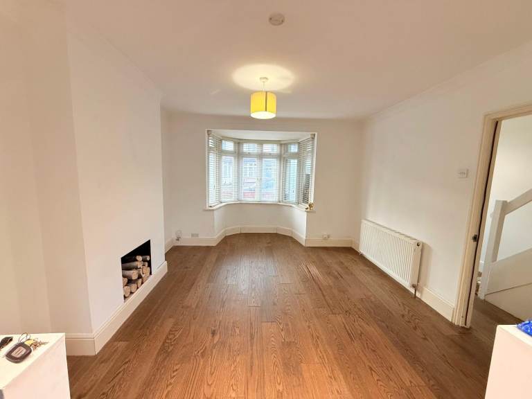 Beautiful 3 Bedroom End of Terrace House available to let at Marshalls Road Romford, RM7, 