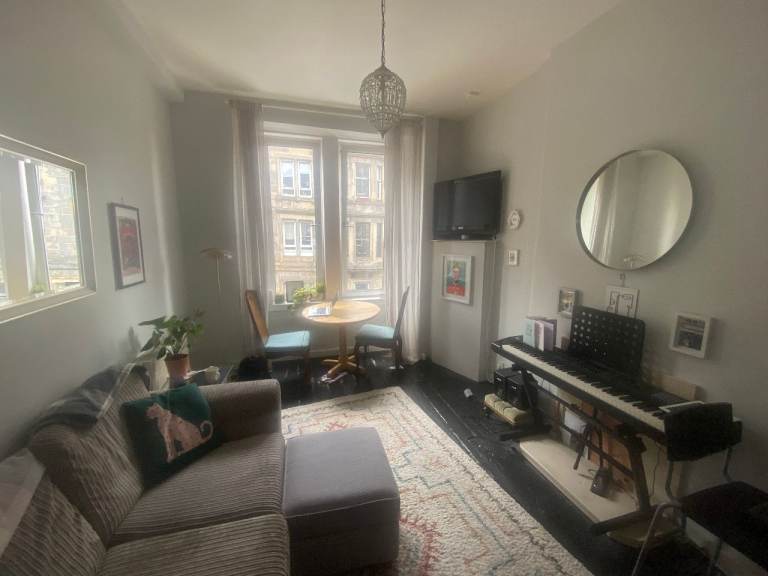 Cozy Central Edinburgh Apartment: Fringe Festival (Available Aug 26-Sept 2)