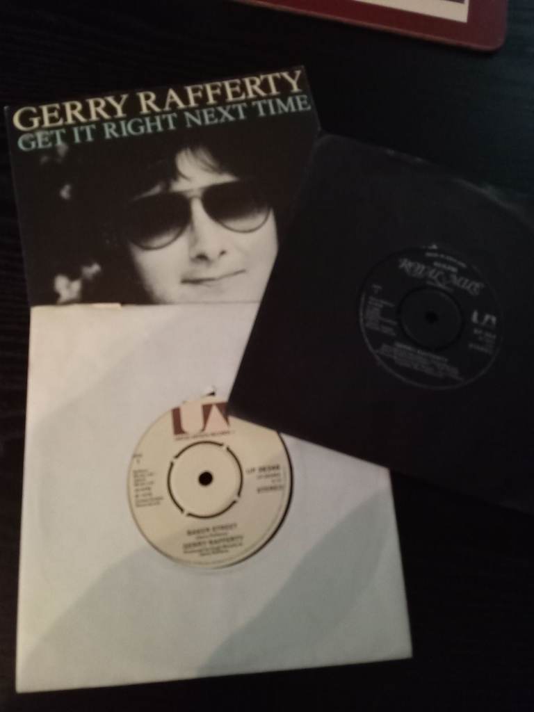 3 Gerry Rafferty vinyl singles from the late 70s and early 80s - excellent condition
