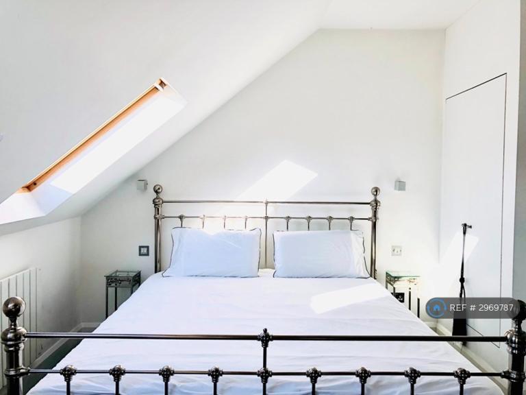 Studio flat in Pavilion Terrace, London, W12 (#2969787)