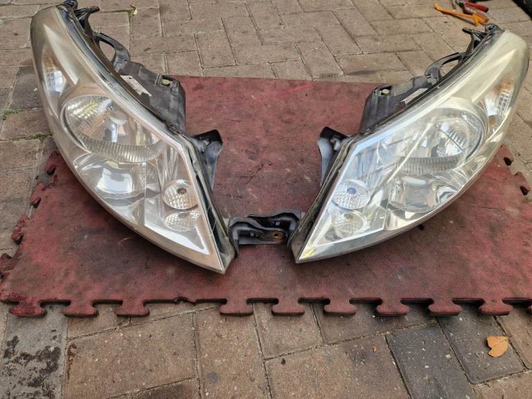 2x Peugeot Expert mk2 Headlights Breaking 
