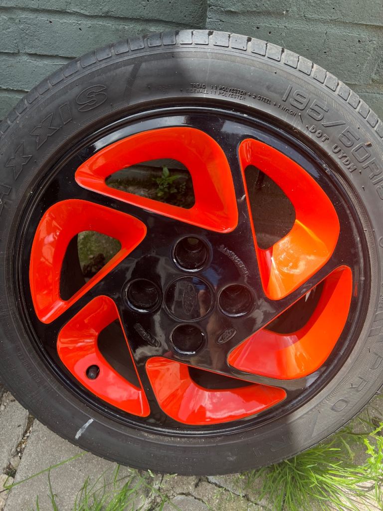 Ford alloys set of 5 15inch wheels with bolts