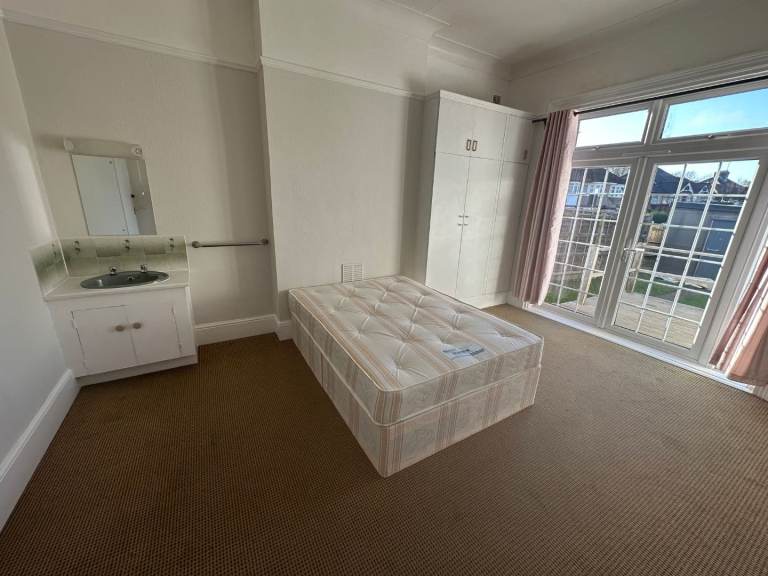 Double room couple/2 person welcome in£795pcm