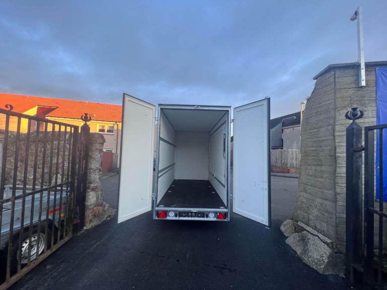 BRAND NEW TWIN AXLE CATERING TRAILER/ FOOD TRUCK/ BURGER VAN 2000KG