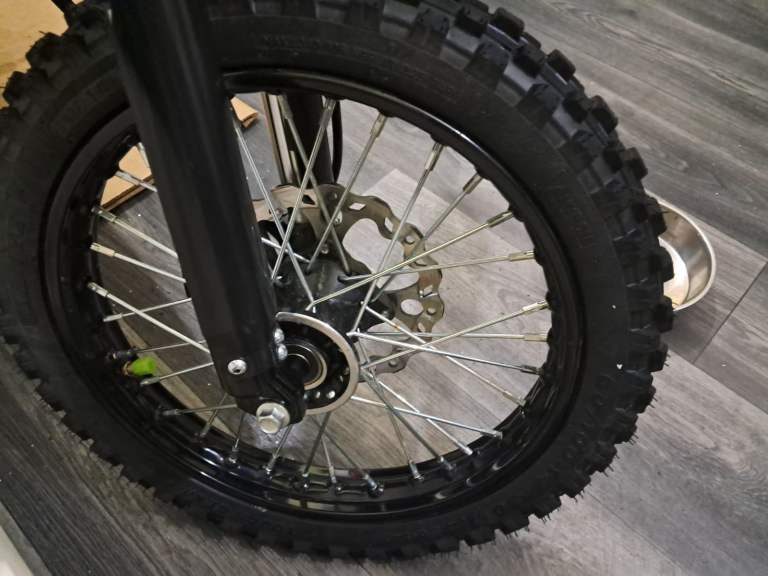 Vipcoo h3 dirt bike 4 weeks old bought it brand new 19th november 