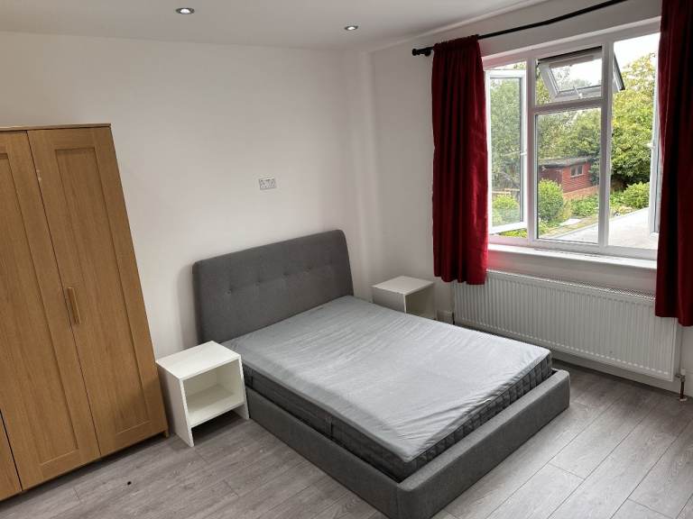 SINGLE OCCUPIERS ONLY - Double Bed Ensuit - Kitchen Shared  - Blawith Road, Harrow, HA1