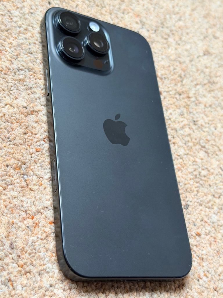 iPhone 16 pro max - black - 256gb - LIKE NEW 