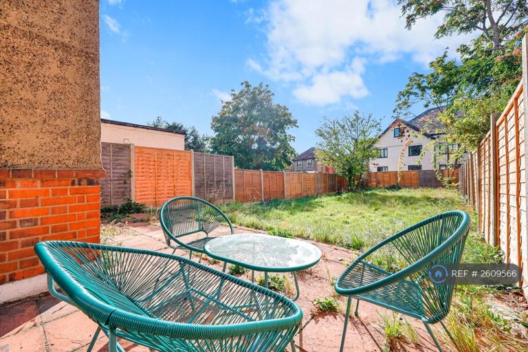 4 bedroom house in Hanover Road, London, NW10 (4 bed) (#2609566)