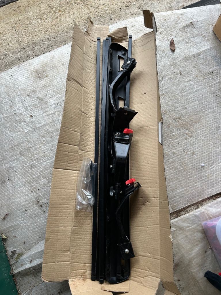 Halfords Lockable Roof Rack 5 bars 