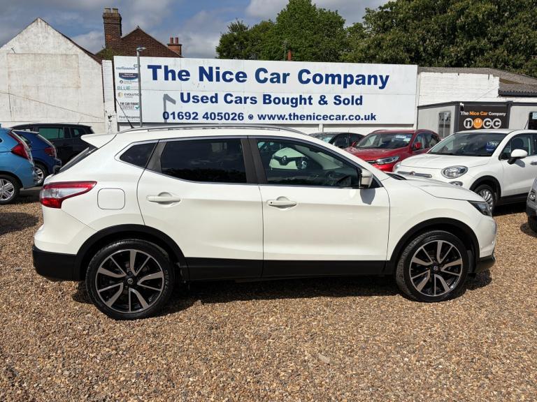 2014 Nissan Qashqai 1.5 dCi Tekna 5dr HATCHBACK Diesel Manual