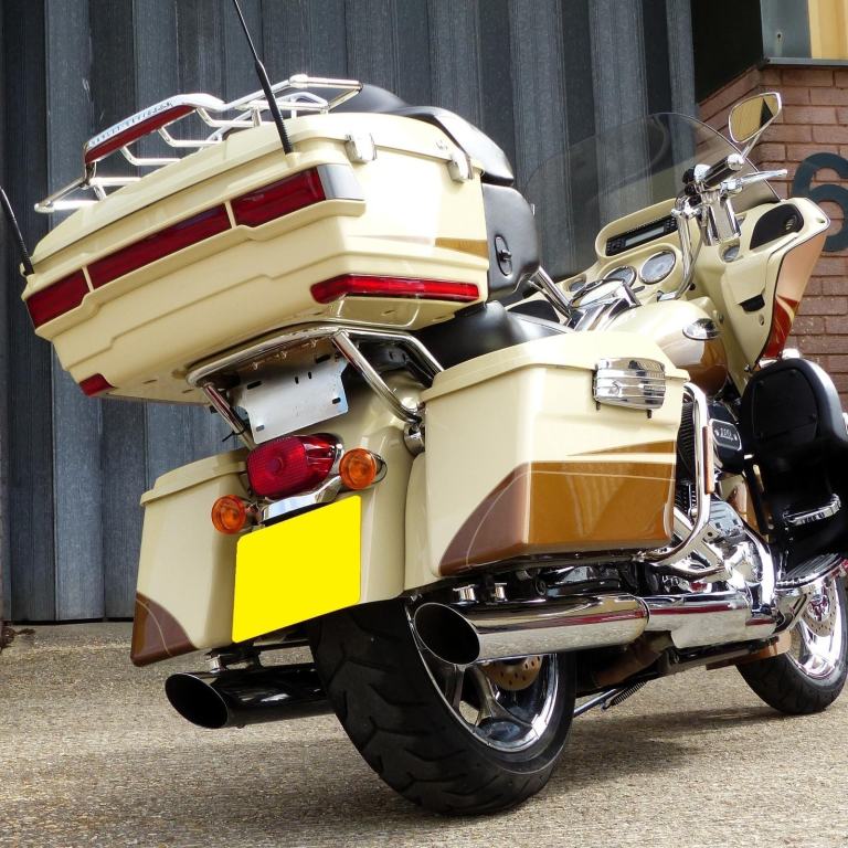 Harley Davidson FLTRUSE CVO Road Glide Ultra 1801cc – Rare collectors machine.