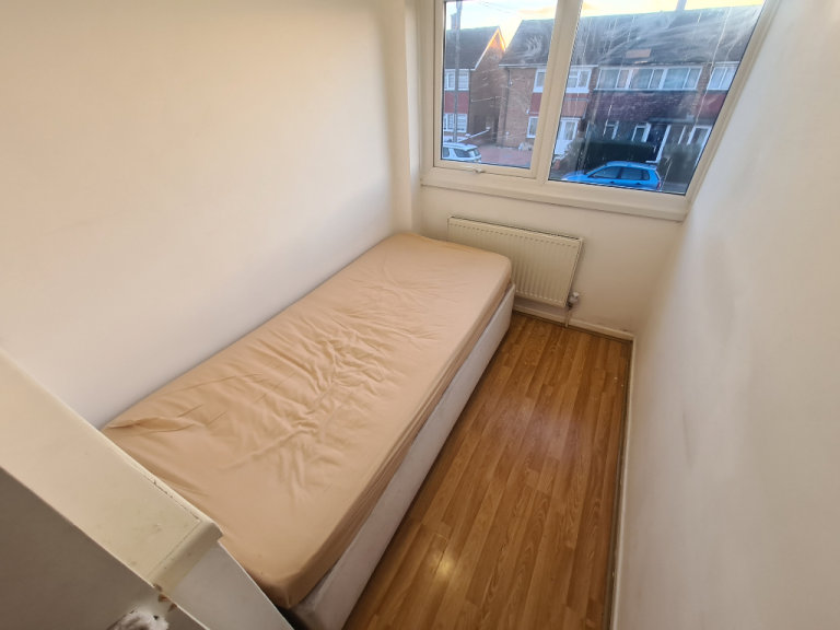 Single Box Room With ALL BILLS INCLUDED Available close to Mitcham Eastfield Station