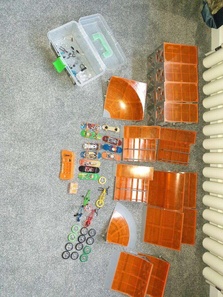 Tony Hawks circuit boards skate park x19 ramps,10 skate boards 1 remote control skate board