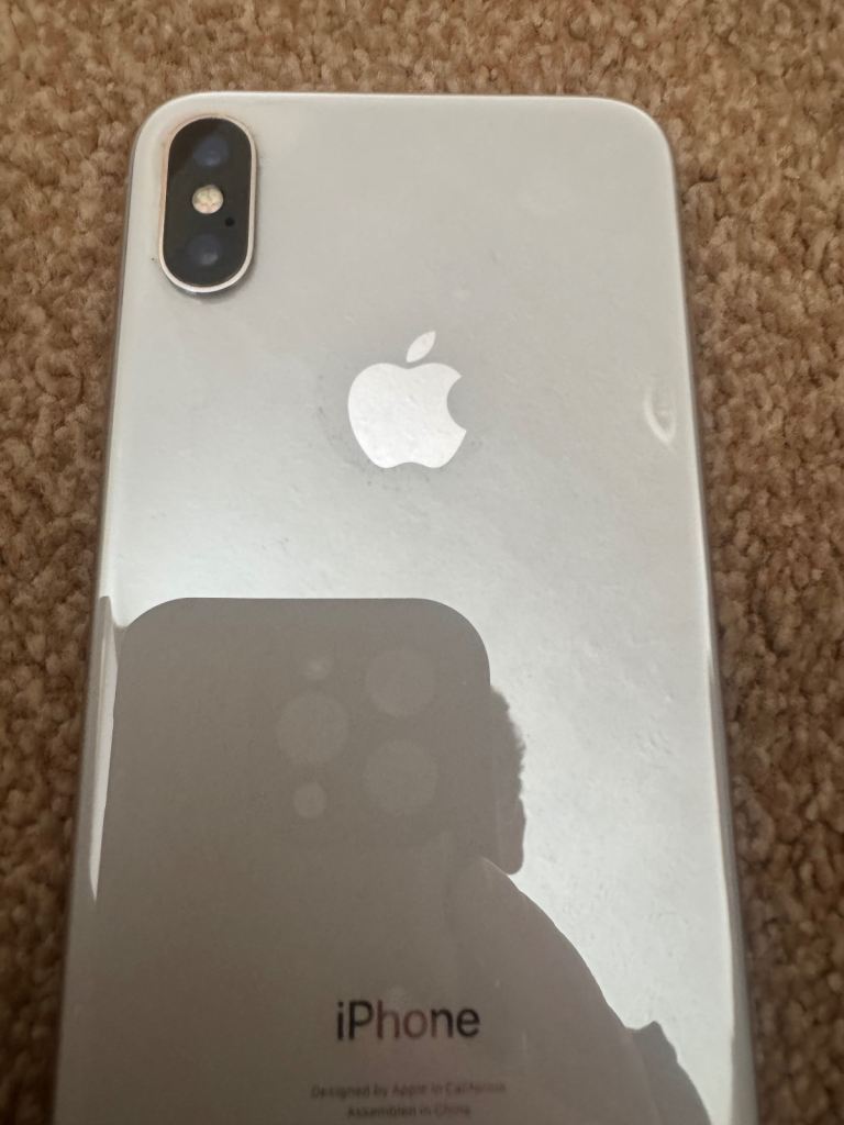 Apple iPhone X 64GB - White/silver, Good Condition with Cases