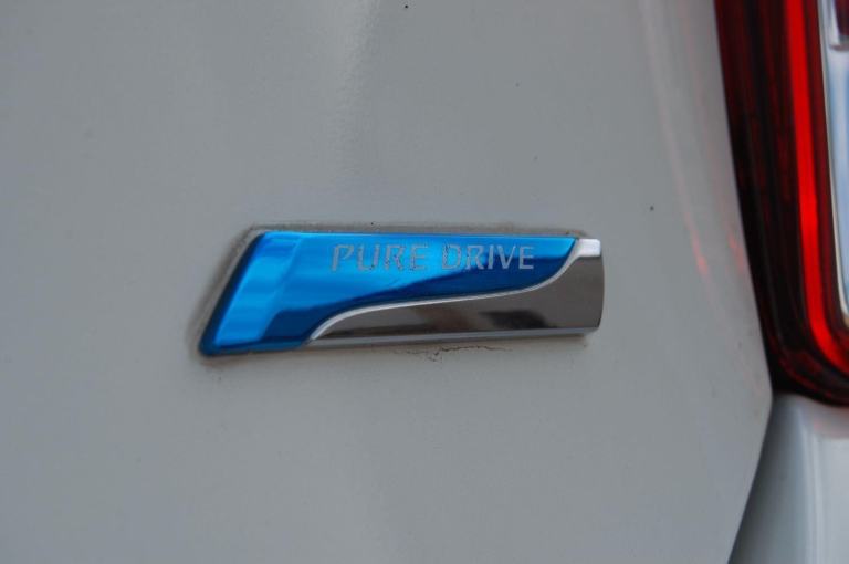 NISSAN MICRA MARCH White Auto Petrol 2010