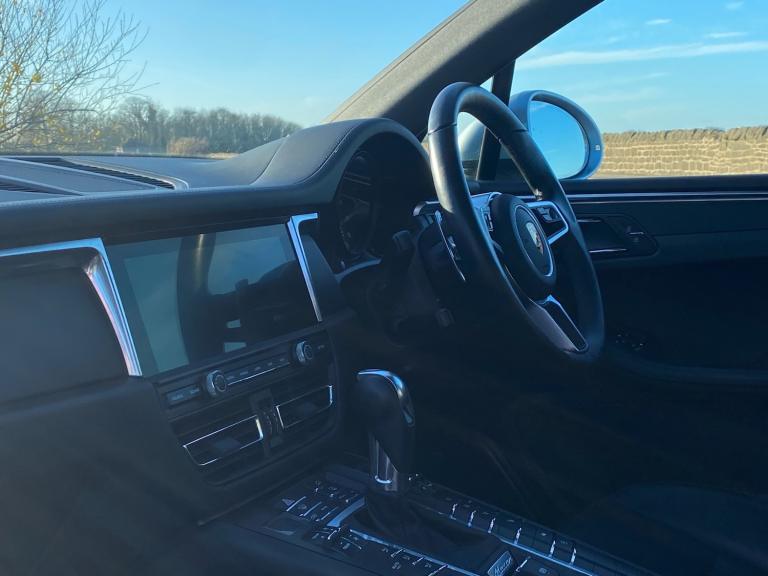 2020 Porsche Macan 2.0T PDK - Panoramic Sunroof &amp; Bose Audio &amp; PASM &amp; Huge Spec 4x4 P...