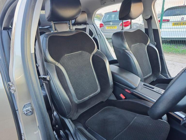 2016 Renault Megane 1.5 dCi Dynamique S Nav EDC Euro 6 5dr Hatchback Diesel Automatic