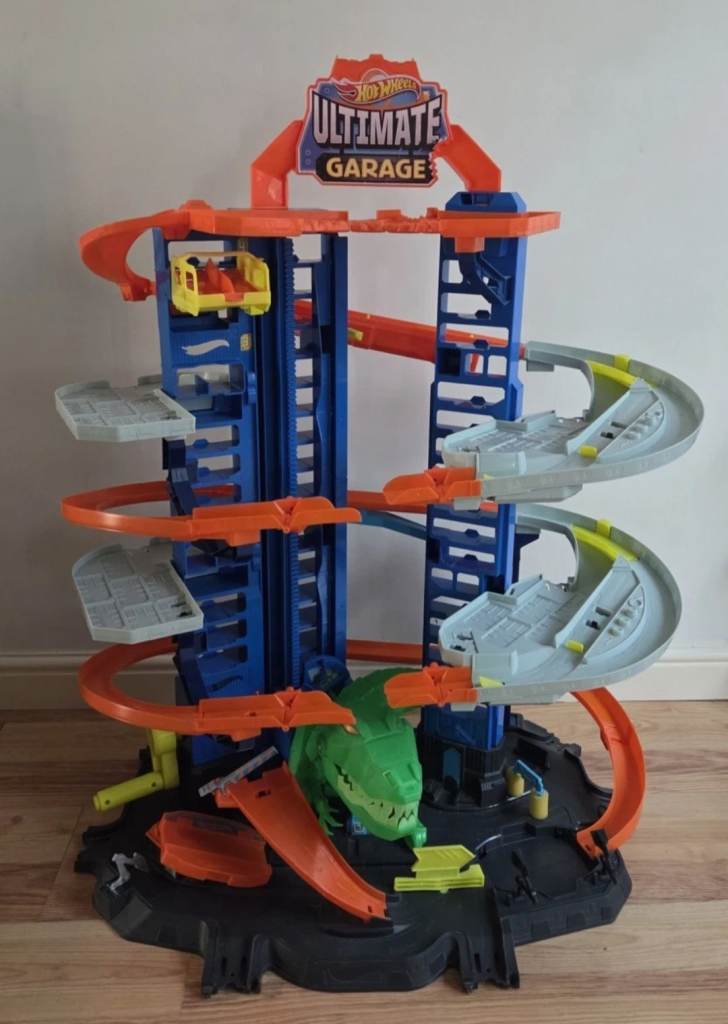 Hotwheels ultimate garage