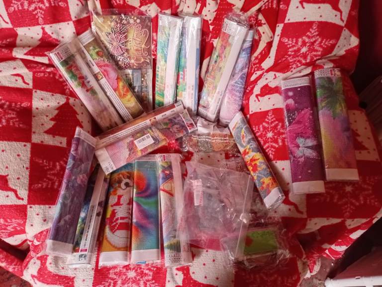 Diamond painting kits and accessories 