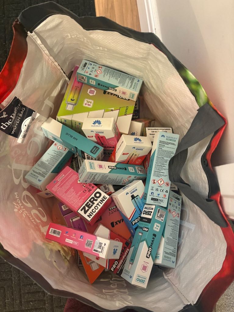 Vape pens. Nicotine Free Full bag