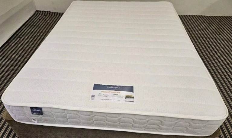 Silentnight Miracoil Memory Mattress, 4ft6 Double (Brand New)