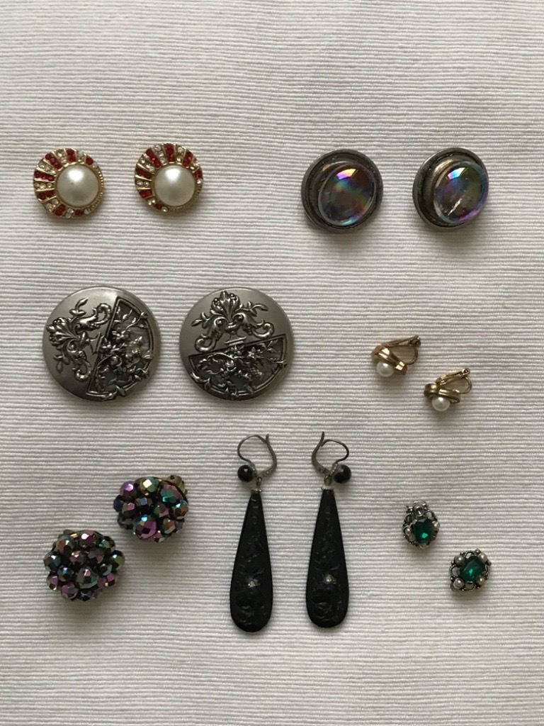 Vintage earrings, assorted.