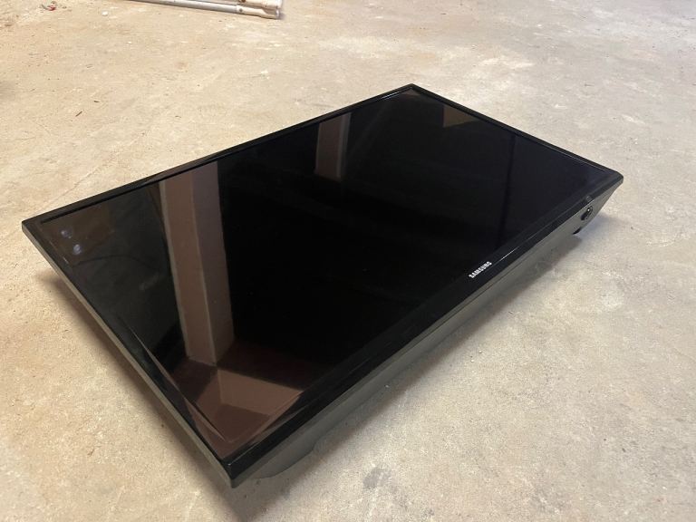 Samsung Flat Screen TV 32inch – Good used Condition