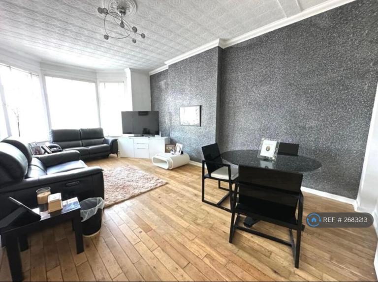 3 bedroom house in Bolton Road, Swinton, Manchester, M27 (3 bed) (#2683213)