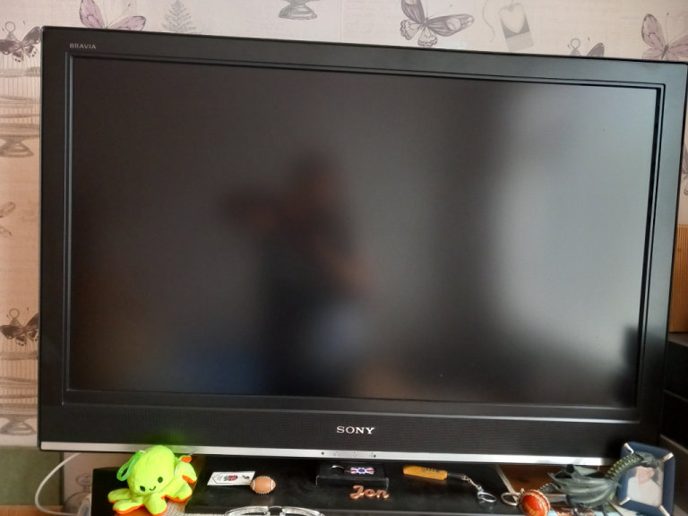 Sony LCD 46 inch with remote control 