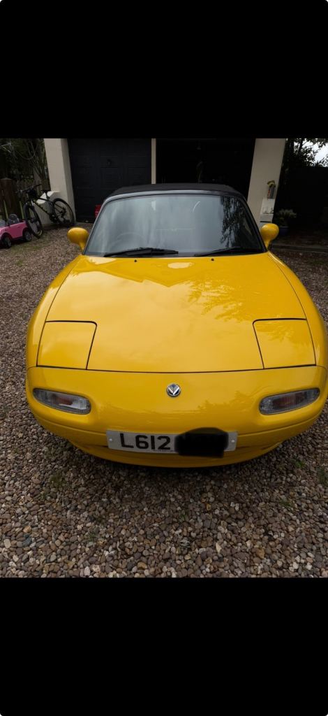 Mazda MX5 MK1 Eunos 1.8 engine rare yellow 
