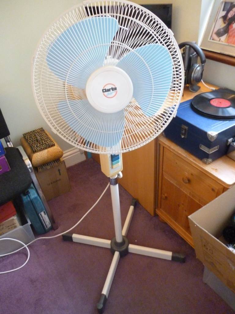 image for Lovely clarkes 18"free standing cool air fan,has various speed settings,perfect working condition..